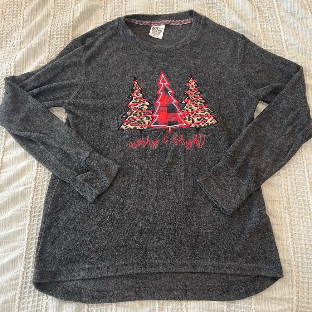 Royce Gray Christmas Sweater M‎ Merry & Bright Cheetah Plaid Trees